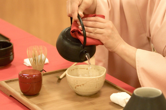 女人喝茶要行扣茶禮嗎，叩茶禮女士能用嗎？