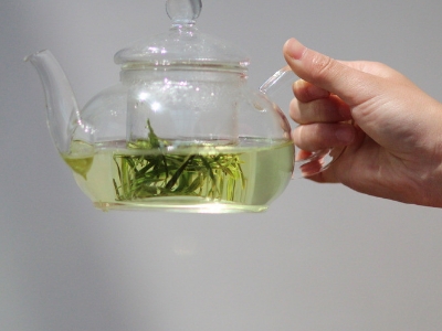 喝茶的好處和壞處分別是什么，長期喝茶有什么危害？