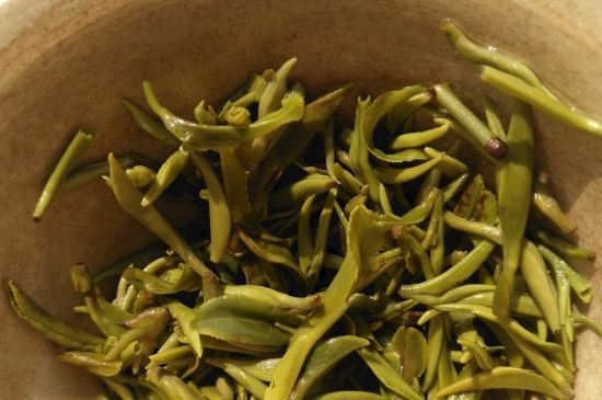 干吃茶葉致癌嗎，長(zhǎng)期吃干茶葉的危害