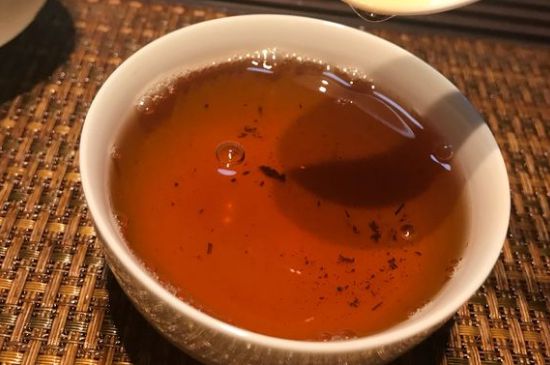 大紅袍第一泡要倒掉嗎，洗茶水需倒掉但第一泡出湯