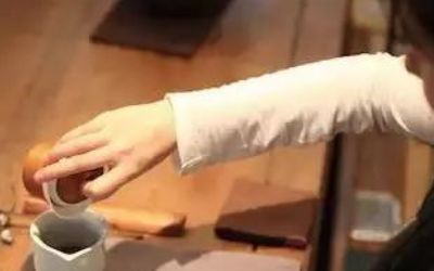 三才蓋碗的正確拿法，三才蓋碗抓碗法圖解