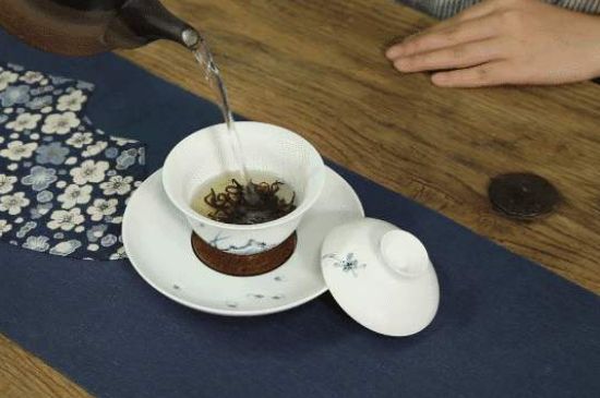 各類茶的注水方式，不同的茶泡茶時怎么注水