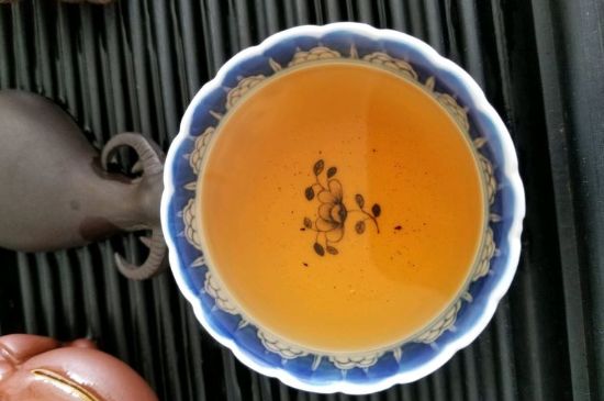 大紅袍第一泡要倒掉嗎，洗茶水需倒掉但第一泡出湯