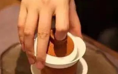 三才蓋碗的正確拿法，三才蓋碗抓碗法圖解