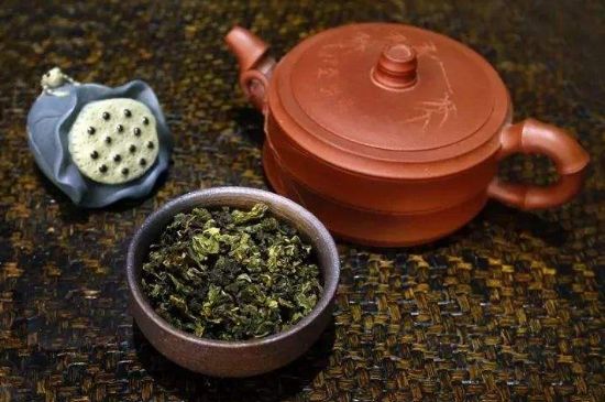 泡大紅袍、肉桂和水仙可以用一個(gè)紫砂壺嗎，可以摻一起沖泡么？