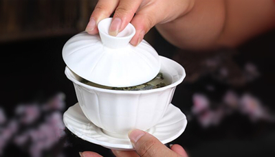 三才蓋碗的正確拿法，三才蓋碗抓碗法圖解