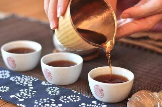 喝茶茶桌上的禮儀有哪些，泡茶待客十大禮儀不可不做！