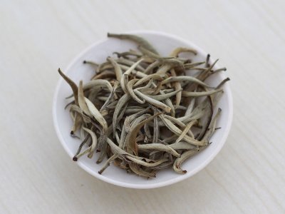 白茶品質(zhì)如何區(qū)分，白茶的優(yōu)劣質(zhì)量辨別方法