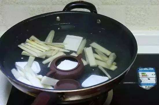 開壺放豆腐是錯誤的，新買的紫砂壺正確開壺建議