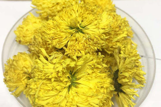 菊花茶大朵小朵有什么區(qū)別，菊花喝大朵還是小朵？