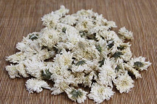 晚上可以喝菊花茶泡水嗎，睡覺前能不能喝菊花茶？