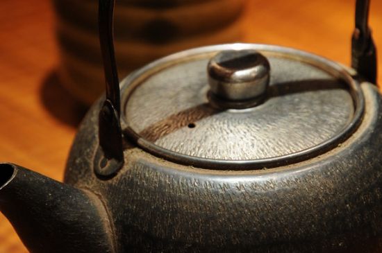 日本鐵壺怎么開壺，新鐵壺開壺方法