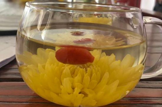 晚上可以喝菊花茶泡水嗎，睡覺前能不能喝菊花茶？