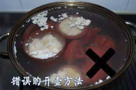 開壺放豆腐是錯誤的，新買的紫砂壺正確開壺建議