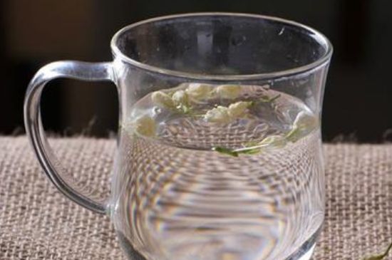 茉莉泡水禁忌，茉莉干花泡水的功效與禁忌