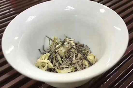 女孩喝茉莉茶的好處，茉莉茶葉的功效與禁忌