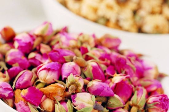 玫瑰花的最佳搭配，喝玫瑰花茶搭配什么喝好？