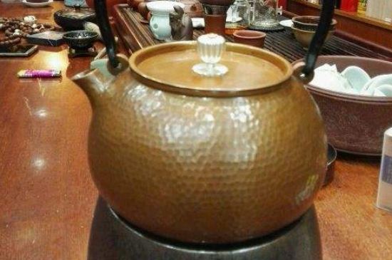 用銅壺?zé)惺裁唇?，銅壺煮水的兩大忌諱和好處
