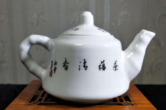 瓷壺適合泡什么茶，瓷器茶具喝什么茶好
