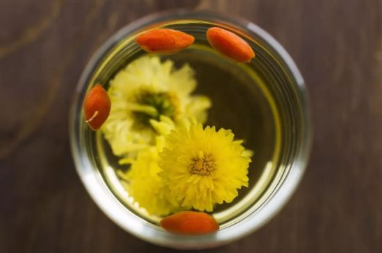 菊花茶的最佳搭配有哪幾樣，菊花茶和什么搭配喝效果好？