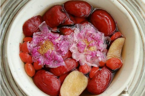 喝玫瑰花茶能祛斑嗎，玫瑰花茶有祛斑的功效嗎？