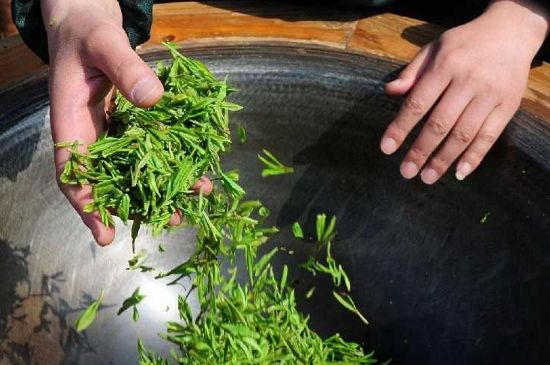 龍井茶炒茶葉怎么炒出好茶色，茶葉怎樣做出來(lái)最綠？