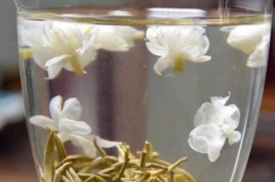 茉莉泡水禁忌，茉莉干花泡水的功效與禁忌