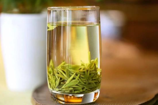 雀舌和竹葉青的區(qū)別，雀舌對比竹葉青圖片