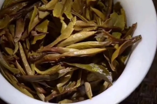 老白茶上火還是去火？夏季喝煮的老白茶會容易上火！