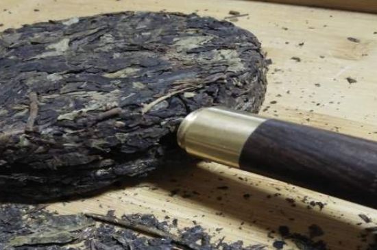 伏茶里的金花是黃曲霉素嗎，金花茯茶里的是什么菌