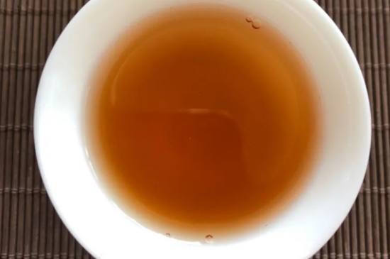 老白茶上火還是去火？夏季喝煮的老白茶會容易上火！