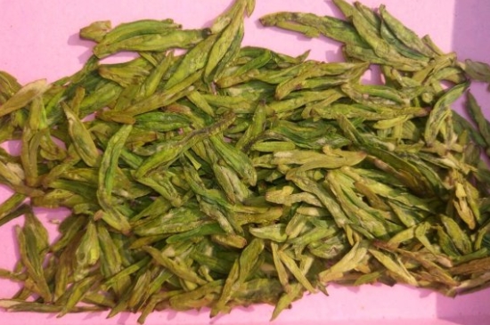 西湖龍井新茶和陳茶的區(qū)別，怎么區(qū)分龍井新茶和舊茶？