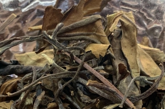 老白茶上火還是去火？夏季喝煮的老白茶會容易上火！