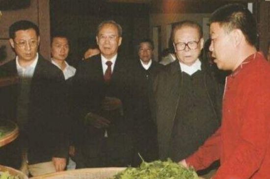 母樹(shù)大紅袍給誰(shuí)喝了，為什么母樹(shù)大紅袍叫三棵六株？