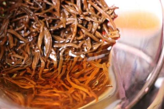 300塊錢的金駿眉能喝嗎，兩三百多金駿眉和一千多區(qū)別