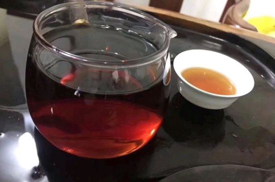 黑茶排濕毒的身體表現(xiàn)，喝黑茶排毒反應癥狀
