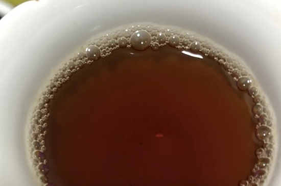 老白茶上火還是去火？夏季喝煮的老白茶會容易上火！