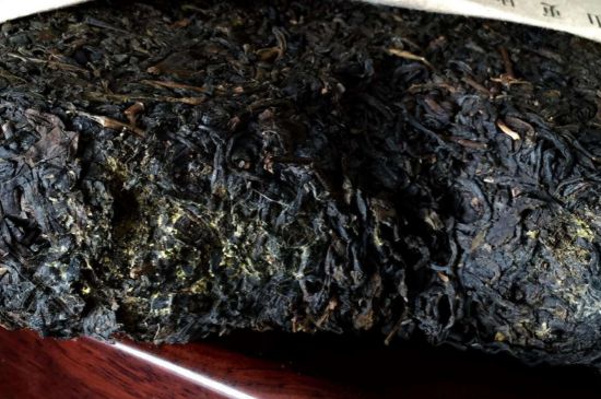 伏茶里的金花是黃曲霉素嗎，金花茯茶里的是什么菌