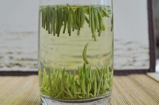 雀舌和竹葉青的區(qū)別，雀舌對比竹葉青圖片