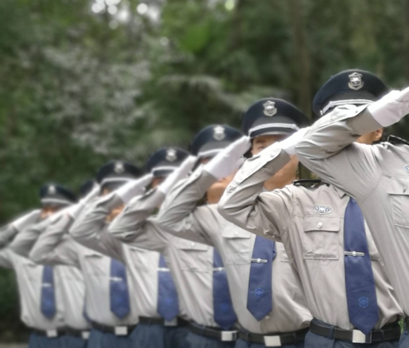 物業(yè)保安是物業(yè)管理中維護(hù)小區(qū)、商業(yè)綜合體、寫(xiě)字樓等場(chǎng)所公共安全和秩序的重要力量